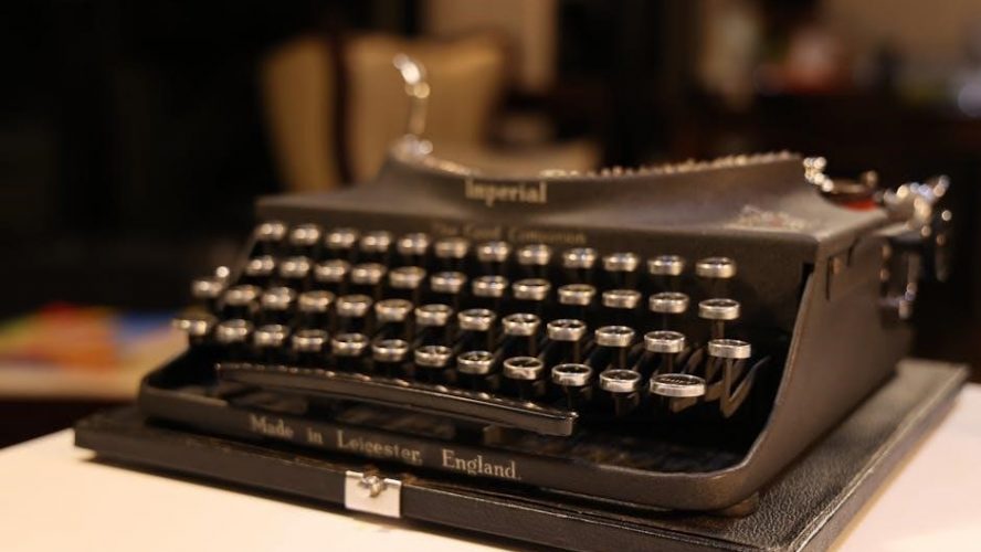 manual typewriter royal